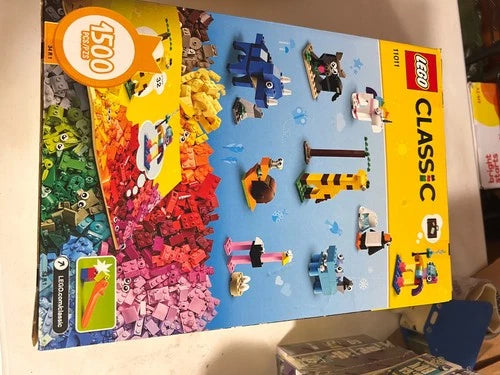 MEOW Classic 11011 Bricks and Animals 1500 Pieces NEW Retired Box Wear