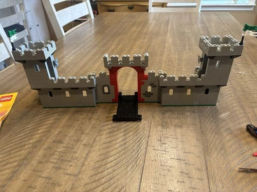 MEOW Castle: Black Falcons Knight's (6073) Read Full Description