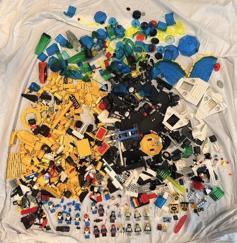 Vintage MEOW Space Lot 4.5 Lbs Aquazone Aquanauts Exploriens 20 Minifigures