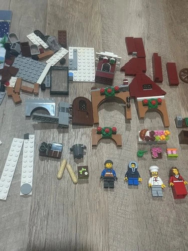 Near Complete - LEGO Creator Winter Village Bakery 10216 2010 Minifigs Included
