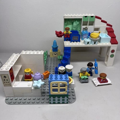 Vintage 1995 LEGO Dacta Medical Center Building Home Set 9180 Educational Duplo