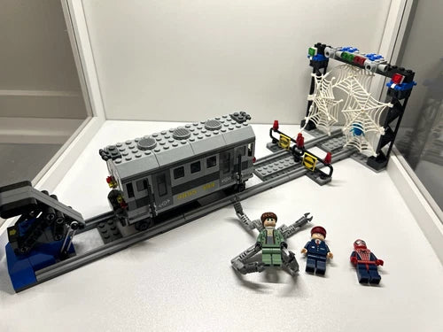 MEOW 4855 Spider-Man's Train Rescue Spider-Man 2 Spider-Man Doc Ock 299pcs
