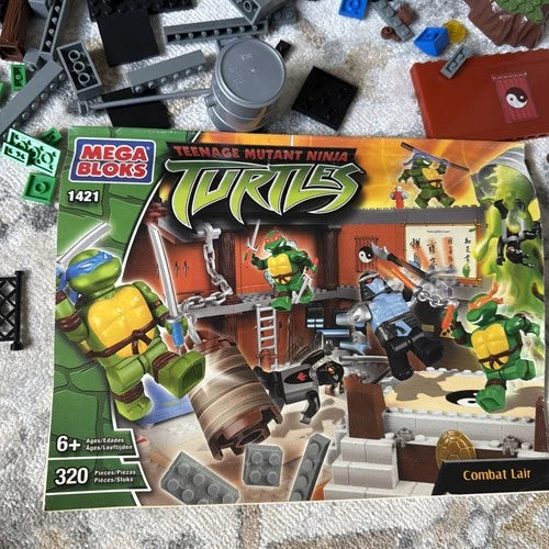 TMNT 2003 MegaBloks 1421 TEENAGE MUTANT NINJA TURTLES COMBAT LAIR W/box Not Comp