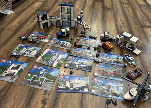 LEGO CITY Police Sets 60246, 60137, 60138, 60139, Preowned, all manuals, 12 mini