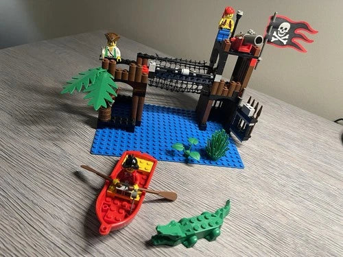 MEOW 6249 Pirates Ambush Classic Pirates 1997 100% Complete w/ Minifigs