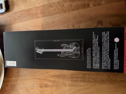 MEOW Ideas Fender Stratocaster 21329 1074pcs 18+ Display Stand Complete Set