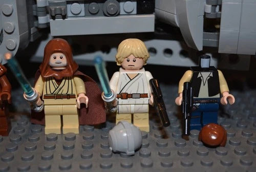 LEGO Star Wars: Millennium Falcon (7965) 99% Complete With minifigures & Manuals