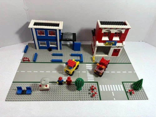 LEGO Classic Town: Main Street 6390 (1980) Vintage. Retired.