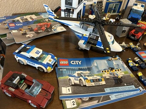 LEGO CITY Police Sets 60246, 60137, 60138, 60139, Preowned, all manuals, 12 mini