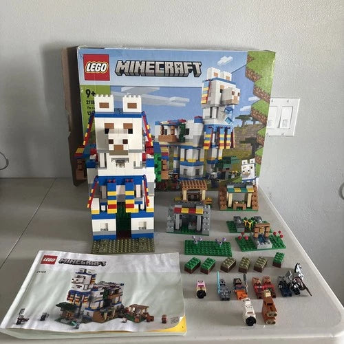 LEGO Minecraft The Llama Village (21188) set 100% complete Great condition.