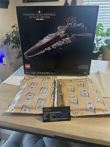 *Box Only*MEOW Star Wars UCS Venator-Class Republic Attack Cruiser 75367