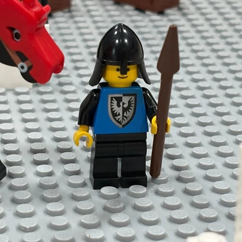 Lego Castle (White) : w/ Black Falcon Cas101a + Horse w/ Saddle + Walls + MORE !