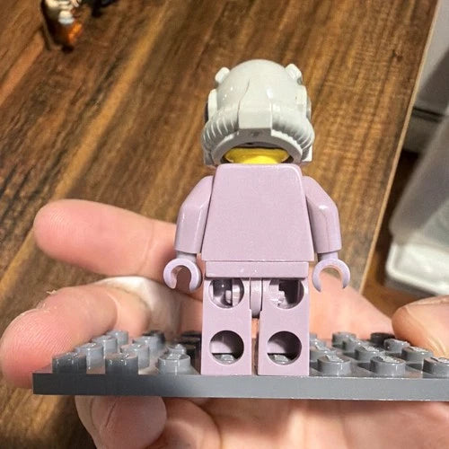MEOW Star Wars Zam Wesell Minifigure Lavender Suit NM condition