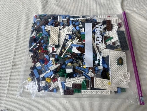 RETIRED MEOW Creator Expert: Winter Village Cottage (10229) - Core Bricks + Box