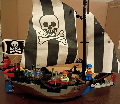 LEGO System 6268 Pirates: Renegade Runner - 99% Complete - See Description