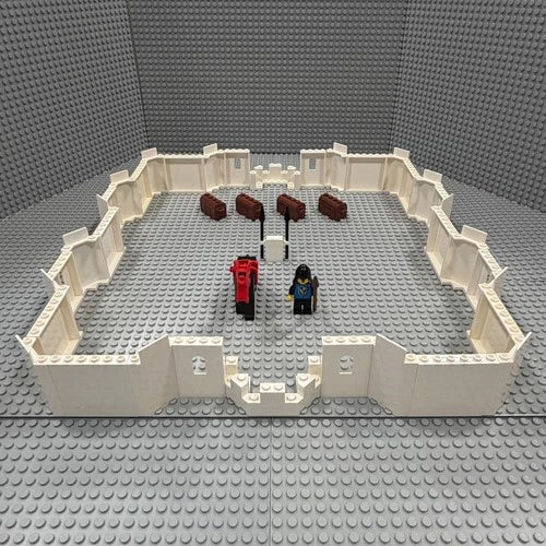 Lego Castle (White) : w/ Black Falcon Cas101a + Horse w/ Saddle + Walls + MORE !