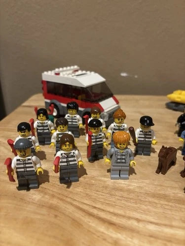 LEGO CITY Cops and Robbers Minifigure Lot w/ Accessories. 18 Police, 11 Crooks