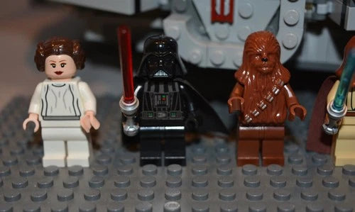 LEGO Star Wars: Millennium Falcon (7965) 99% Complete With minifigures & Manuals