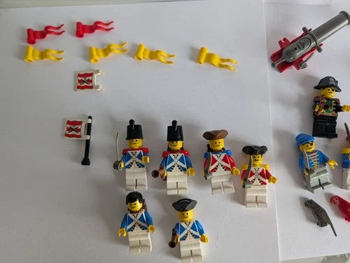 LEGO Pirates Lot 12 Minifigures Bluecoat Redcoat Brickbeard Cannons Chests