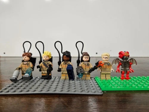 MEOW Ghostbusters: Ecto-1 & 2 (75828). 99.9% Complete With Minifigures! READ