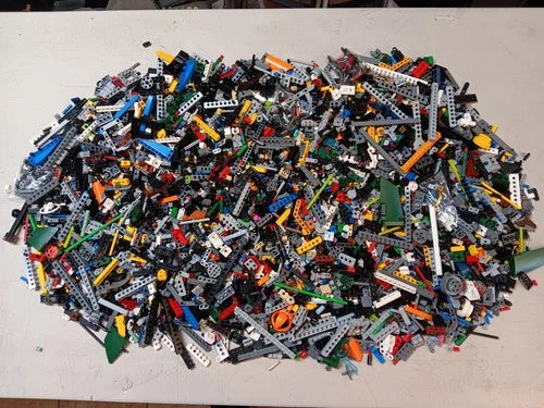 LEGO BULK LOT 8 LB POUNDS TECHNIC GEARS BRICKS W HOLES LIFT ARMS CONNECTORS