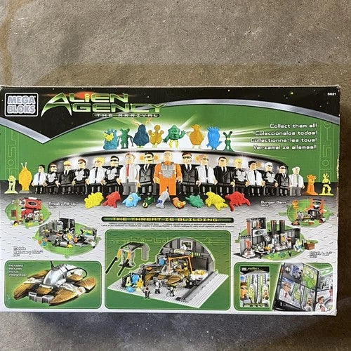 MEGA BLOKS Alien Agency Hangar 18 Set 5621 390pc Building Set Minifigures