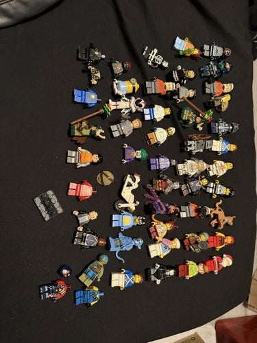 MEOW Mixed Minifigure Lot w/ Accessories Assorted Characters Plastic