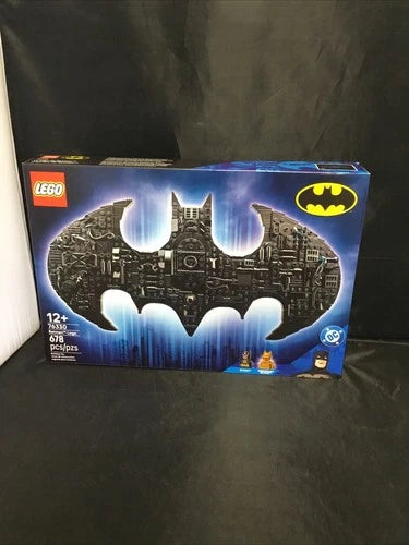 Authentic LEGO BATMAN LOGO Building Toy (76330) 678 Pieces BRAND NEW
