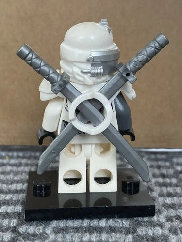 MEOW Minifigure NINJAGO White Nindroid General Cryptor Official- missing legs