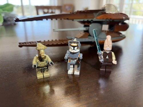MEOW Star Wars: Geonosian Starfighter (7959) Complete Set and All Minifigs