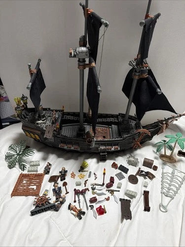 Mega Bloks Pirates of the Caribbean Black Pearl 1017 With Extra Pieces
