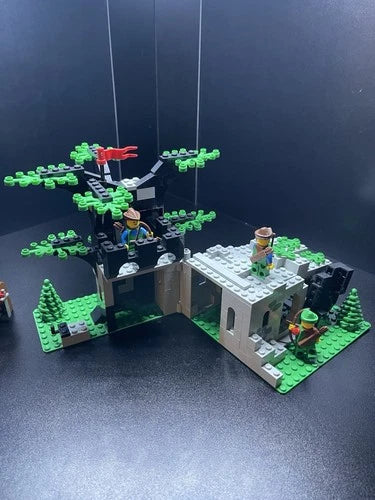 MEOW 6066 Camouflaged Outpost 1987 Classic Castle Forestmen