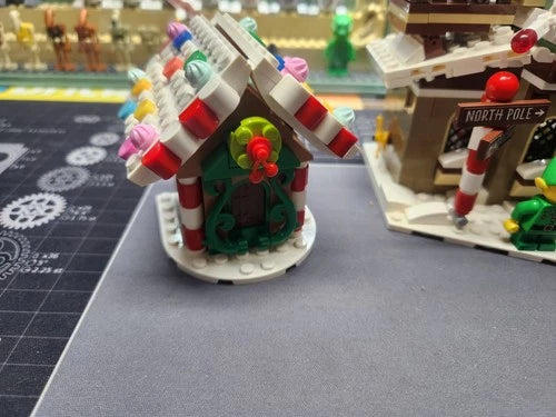 LEGO Winter Village Set 10275 Elf Club House w/ Minifigures/ Manuals Incomplete