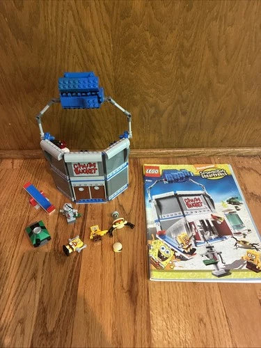 LEGO SpongeBob SquarePants: The Chum Bucket (4981) Near Complete missing 1 stick