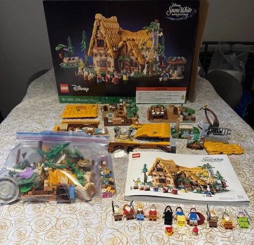 LEGO Disney Snow White & Seven Dwarfs Cottage 43242 2228pc w/ Minifigures & Box
