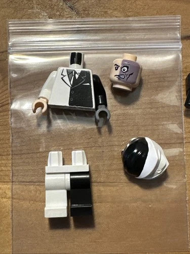 LEGO Two-Face bat004a White Hips 7781 BATMAN I 2006 Two Face's Escape Very Rare