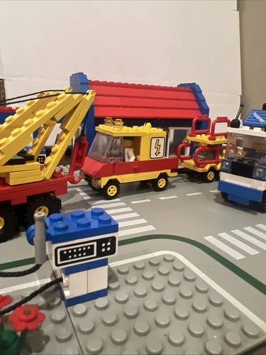 LEGO LEGOLAND Big Rig Truck Stop 6393 6681 Utility Repair Good shape Vintage Set