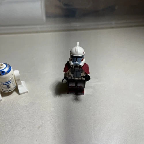 Lego Star Wars R2-D2 astromech droid and two clone troopers.