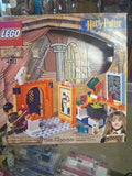 Lego Harry Potter 4721 Hogwarts Classroom STILL SEALED FREE SHIPPING LOOK NICE