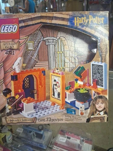 Lego Harry Potter 4721 Hogwarts Classroom STILL SEALED FREE SHIPPING LOOK NICE