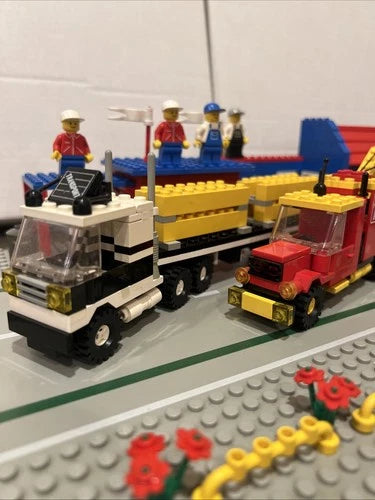 LEGO LEGOLAND Big Rig Truck Stop 6393 6681 Utility Repair Good shape Vintage Set