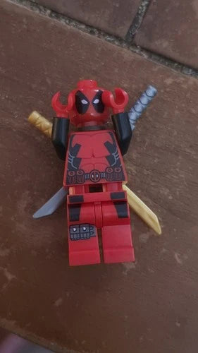 MEOW Deadpool Minifigure with Weapons, Set 6866, Marvel Sh0032 Sh032 Authentic