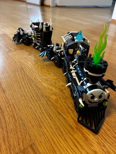 LEGO Monster Fighters: The Ghost Train (9467)