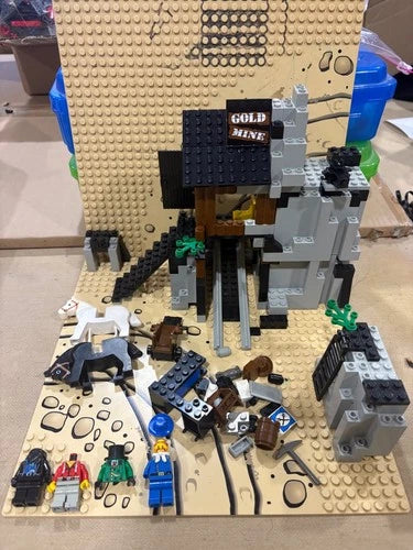Lego 6761 - Bandit's Secret Hide-Out - Incomplete Some minifigures