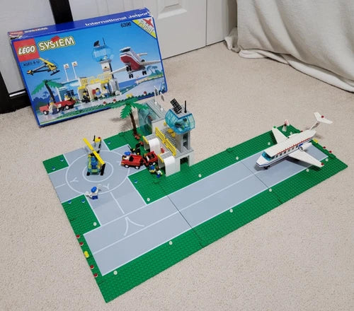 MEOW 6396 - Classic Town: Airport - International Jetport - 1990 Complete w/ BOX