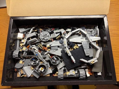 LEGO Star Wars 4504 Millennium Falcon Original Trilogy INCOMPLETE READ