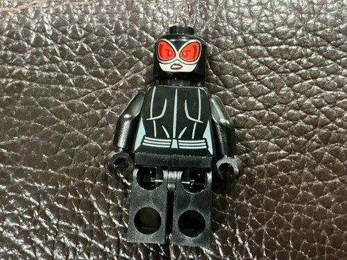 LEGO Catwoman Red Goggles Whip Minifigure Batman DC Super Heroes 76122 sh0595