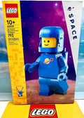 LEGO 40921 Space Up-Scaled Blue Astronaut Minifigure