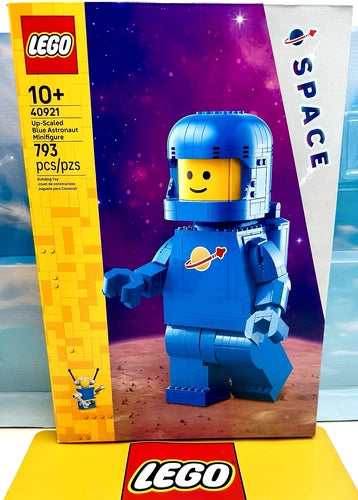 LEGO 40921 Space Up-Scaled Blue Astronaut Minifigure