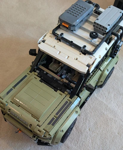 MEOW TECHNIC: Land Rover Defender (42110)